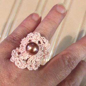🏵Handmade crocheted pink ring with pearl (approximately size 8)
